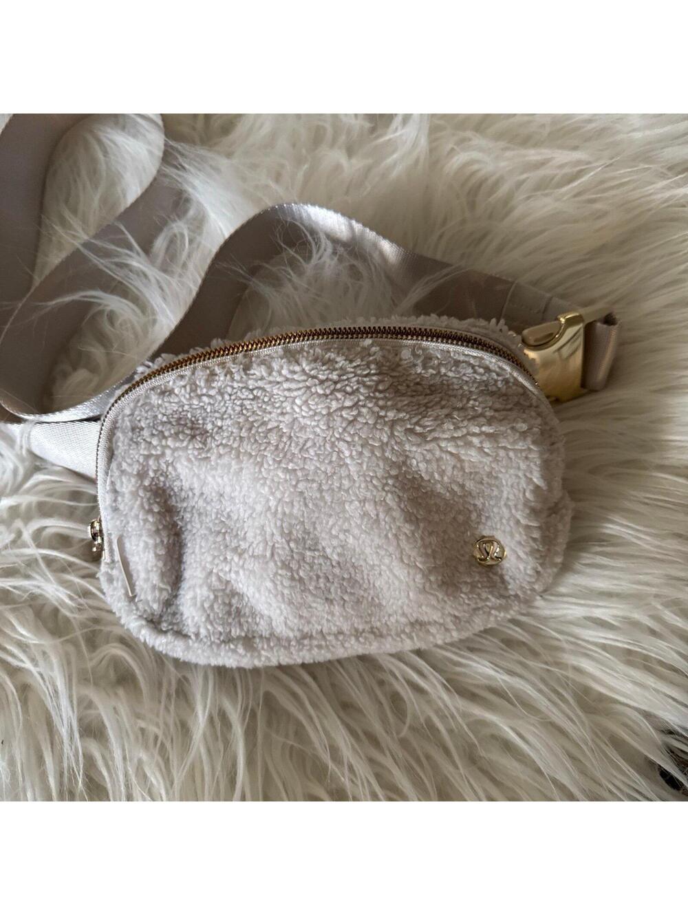 Lululemon belt bag - Picture 2 of 5